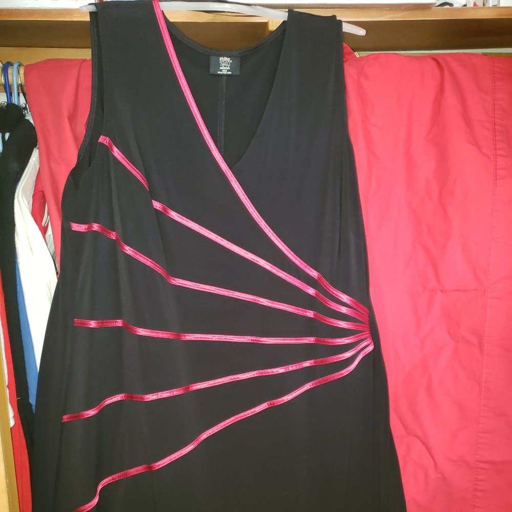 BLACK DRESS WITH PINK ACCENTS